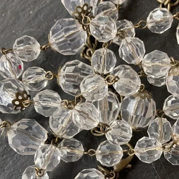 Vintage lightweight faceted Lucite ball and brass metal belt or necklace 39” - Picture 3 of 12